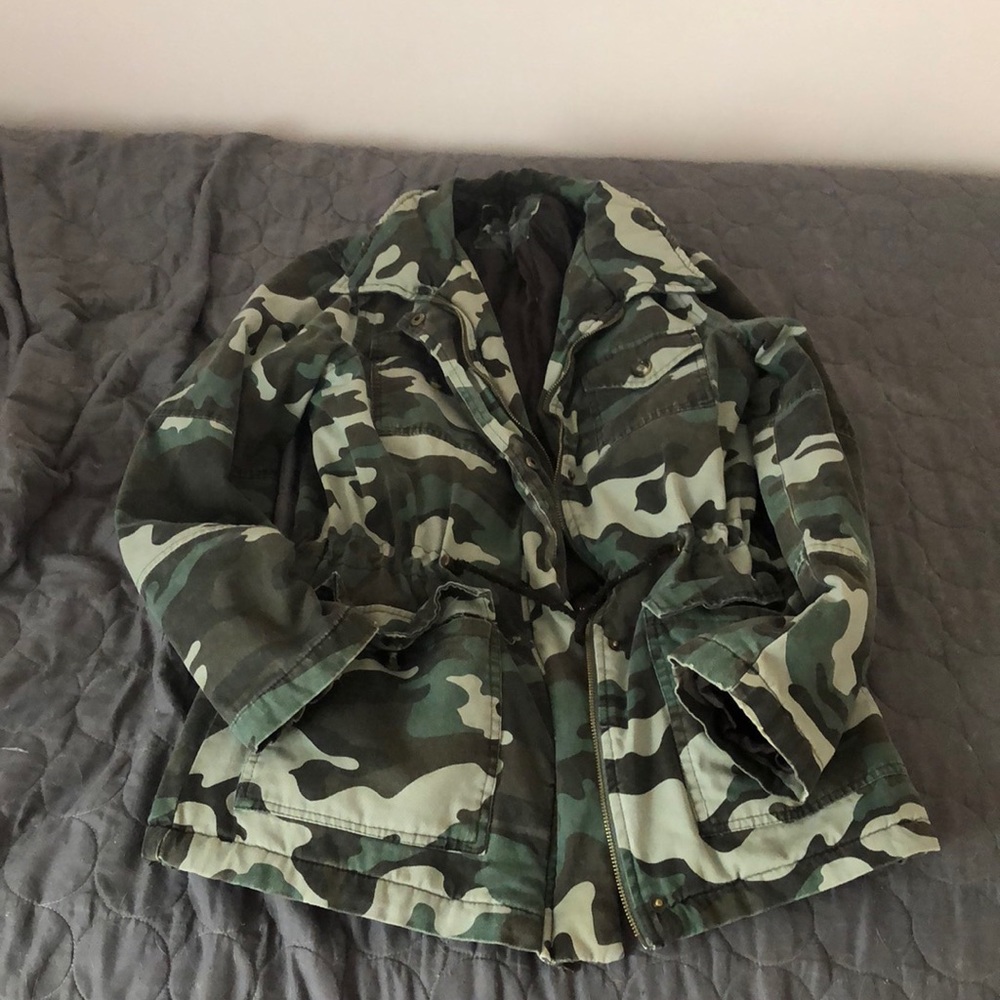 Charolette Russe Size M Cinch Waist Camo Jacket